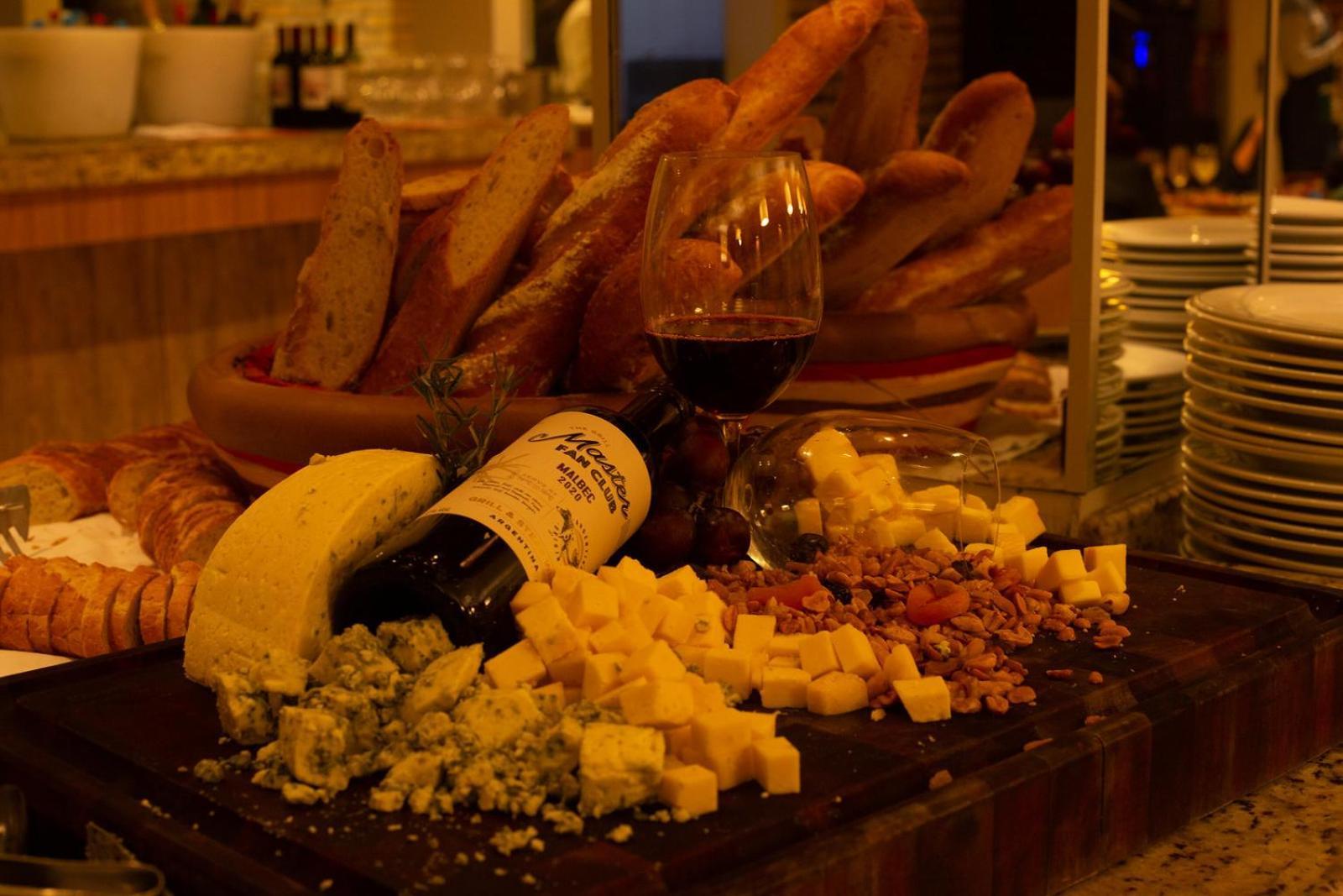 Costao Do Santinho Resort All Inclusive Florianópolis Eksteriør billede A cheese platter