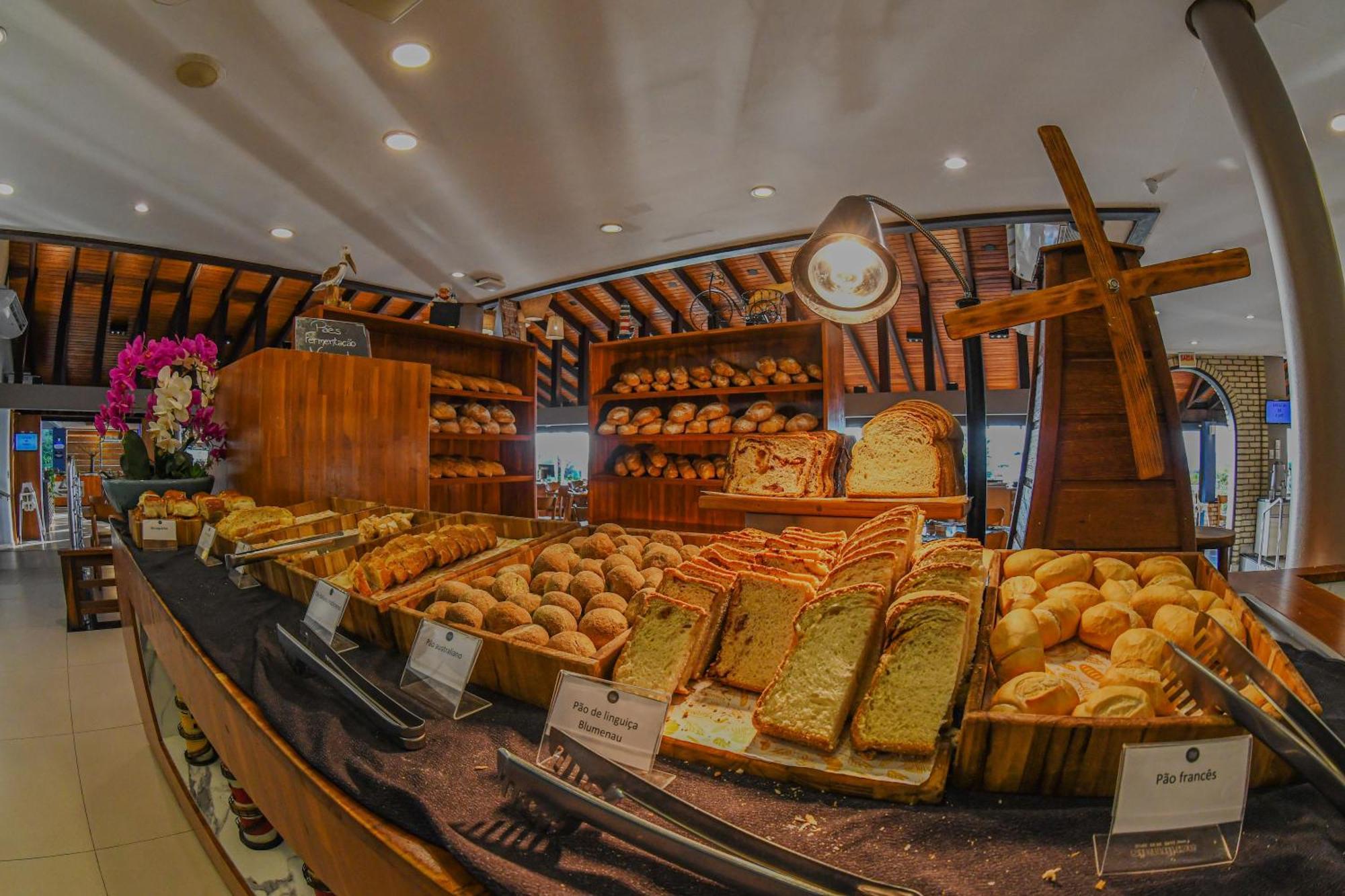 Costao Do Santinho Resort All Inclusive Florianópolis Eksteriør billede Bread at a buffet